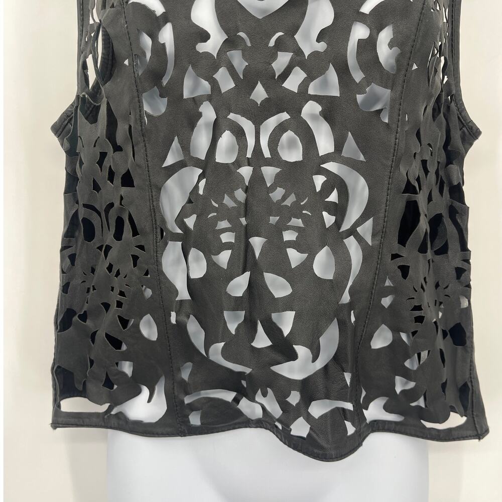 EUC Topshop Black Laser-Cut Sleeveless Lace Overlay Top size 6 - Picture 4 of 12